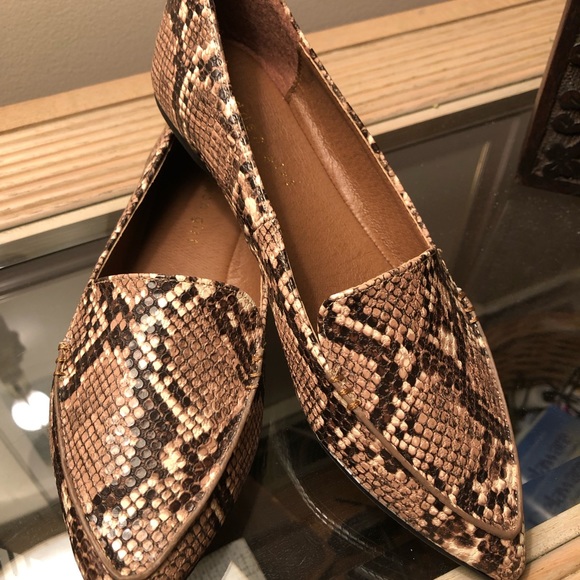 Madden Girl Henie Snakeskin flats - Picture 2 of 7